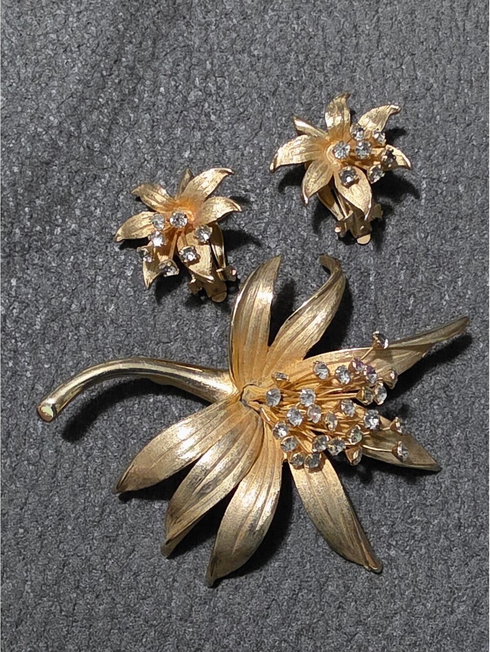 Judy Lee Goldtone Starburst  Floral Brooch N Clipon Earrings Set
